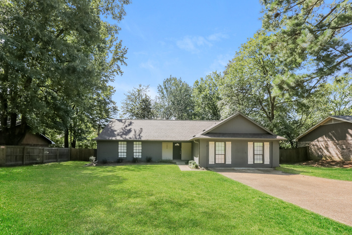 1606 Edgewood Pl in Clinton, MS - Building Photo