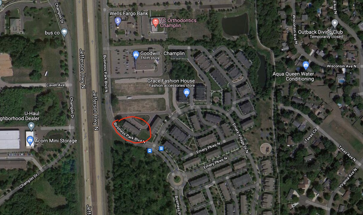 11806 Emery Oaks Ln in Champlin, MN - Building Photo