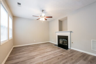 7106 Hillcrest Chase Dr SW in Austell, GA - Building Photo - Building Photo