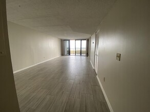 275 1st St S in Jacksonville Beach, FL - Foto de edificio - Building Photo