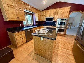 10445 Fawns Way in Eden Prairie, MN - Building Photo - Building Photo