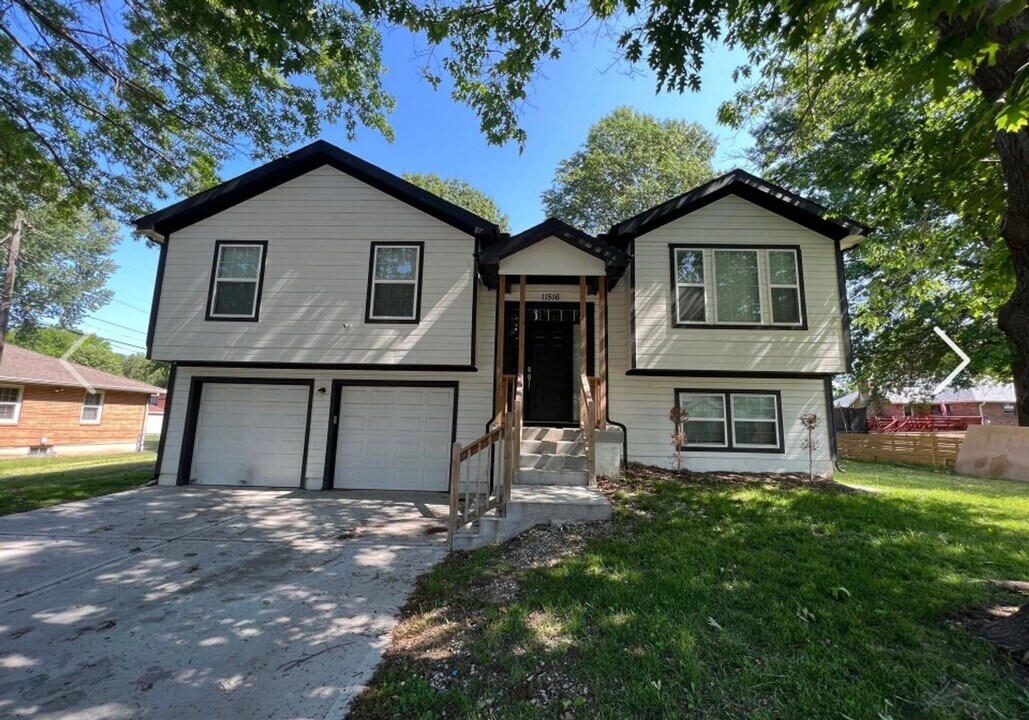 11516 E 67th St in Raytown, MO - Building Photo
