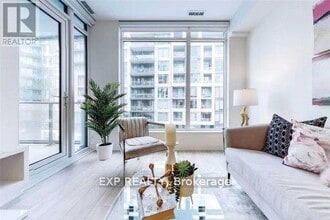 576 Front St W in Toronto, ON - Building Photo - Building Photo