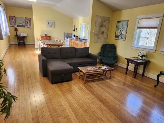 property at 1280 Oak St