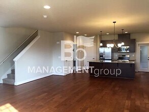 6715 NW Mayflower Pl in Portland, OR - Building Photo - Building Photo