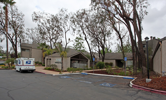 Summerset Villas in Escondido, CA - Foto de edificio - Building Photo