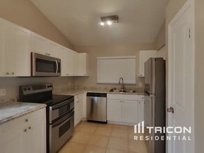 707 Sand Ridge Dr in Valrico, FL - Building Photo - Building Photo