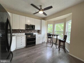 7804 Creek Shore Way in Riviera Beach, MD - Building Photo - Building Photo