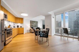 322 W 57th St in New York, NY - Building Photo - Building Photo