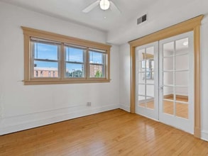 2217 W Wisconsin Ave, Unit 05 in Milwaukee, WI - Foto de edificio - Building Photo