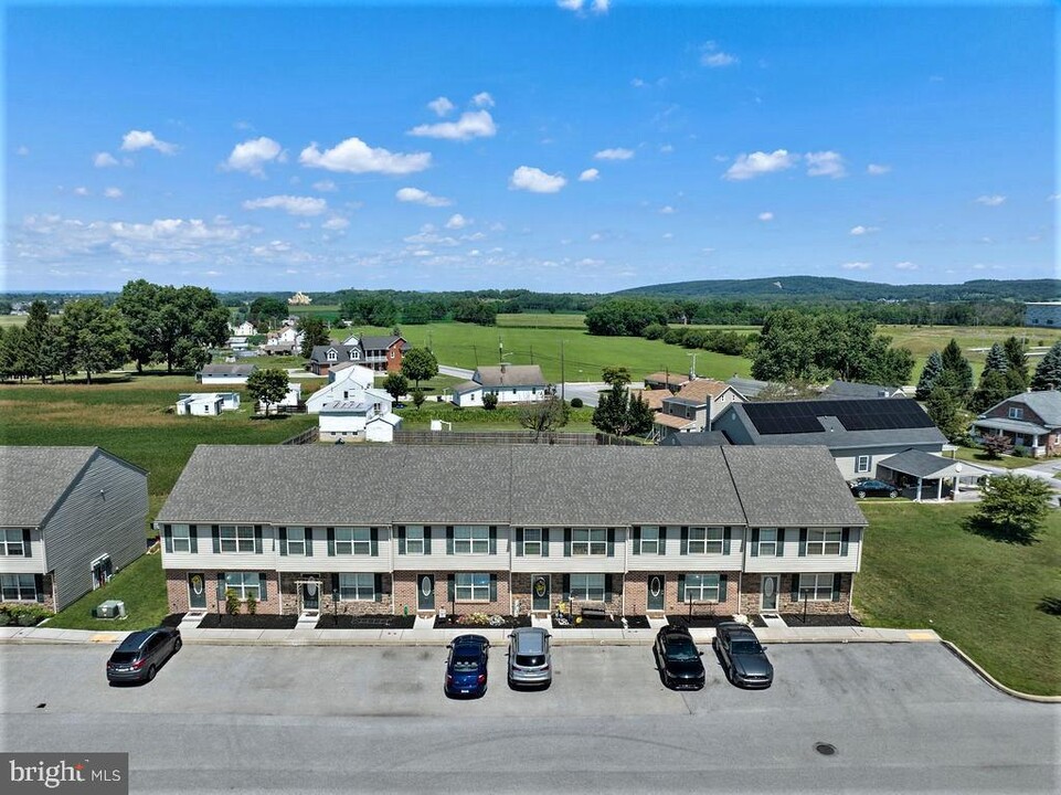 Sandune Apartments in Mcsherrystown, PA - Building Photo