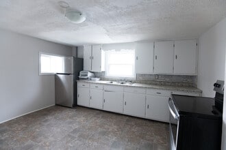 82 Taylor Ave in Chatham, ON - Building Photo - Building Photo