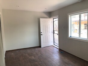 11818 Main St in Los Angeles, CA - Building Photo - Building Photo