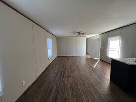 137 Burch St in Hopkinsville, KY - Building Photo