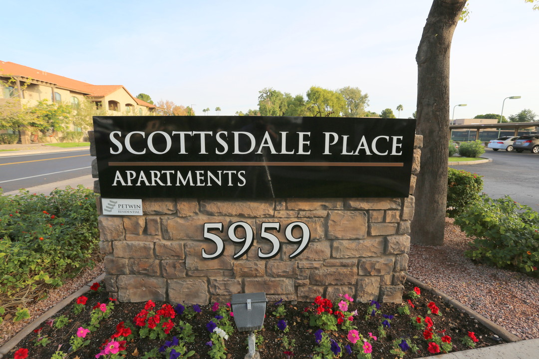 Scottsdale Place Apartments in Scottsdale, AZ - Building Photo