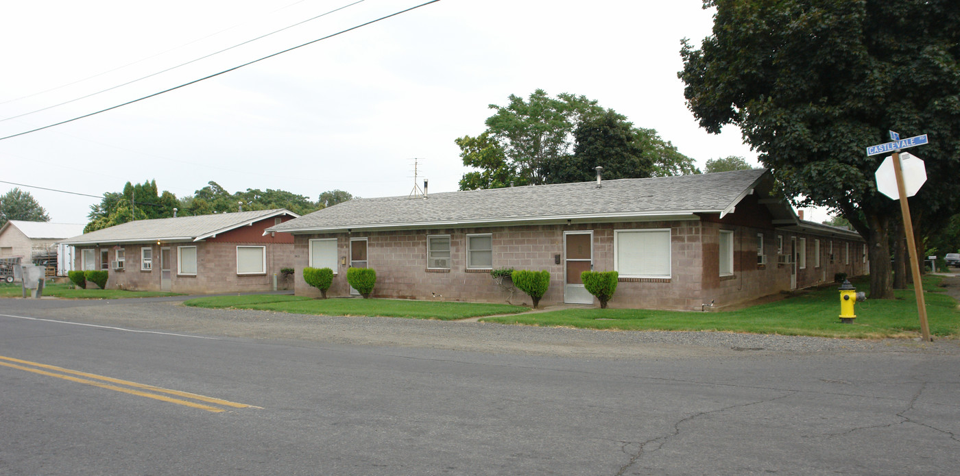 2406 Castlevale Rd in Yakima, WA - Building Photo