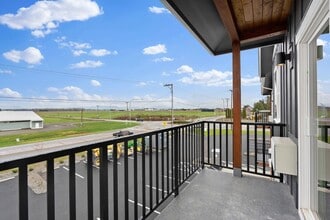 Modern Living in the Heart of Lynden –8889 Depot Road in Lynden in Lynden, WA - Foto de edificio - Interior Photo