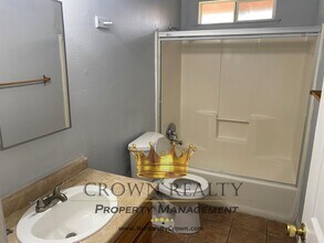 1204 N Divisadero St-Unit -M in Visalia, CA - Building Photo - Building Photo