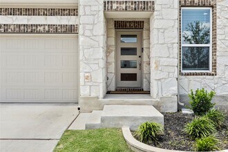 315 Doodle Ln in Hutto, TX - Building Photo - Building Photo