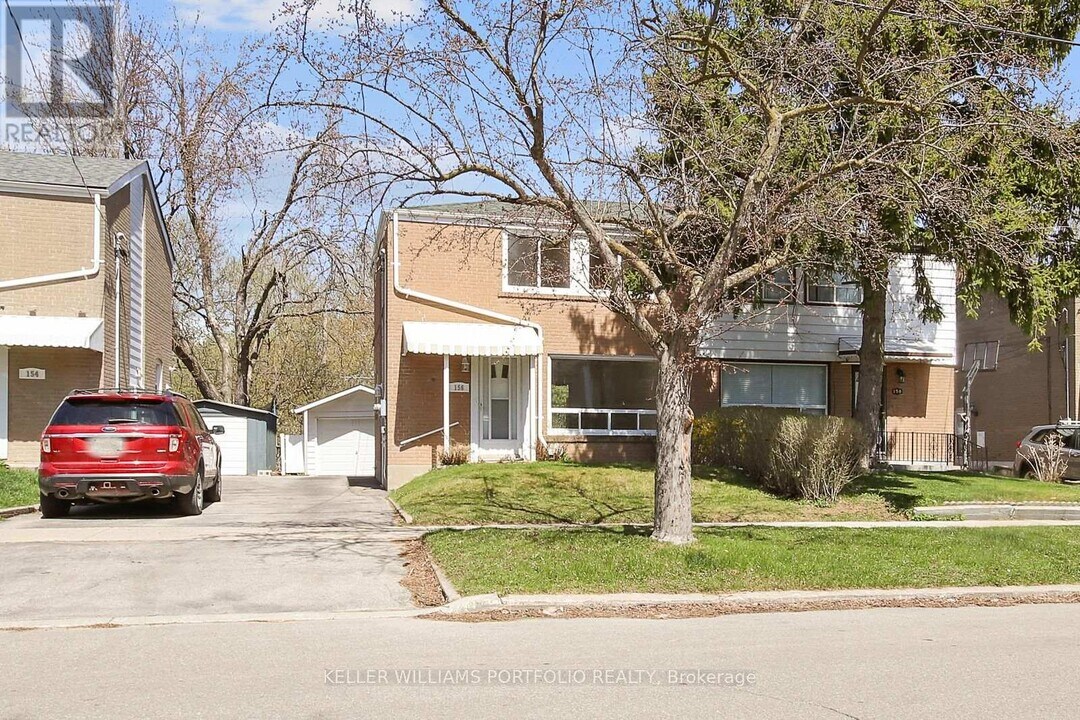 156 Woodfern Dr in Toronto, ON - Building Photo