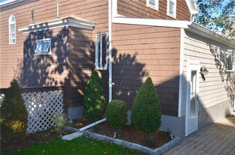 15 Halsey St in Newport, RI - Building Photo - Building Photo