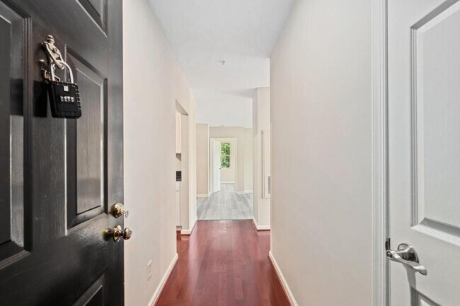 20273 Beechwood Terrace in Ashburn, VA - Building Photo - Building Photo