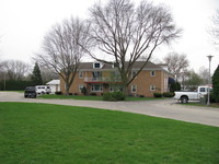 White Oak Apartments in Rochelle, IL - Building Photo - Building Photo