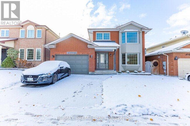 49 Bassett Blvd in Whitby, ON - Building Photo - Building Photo