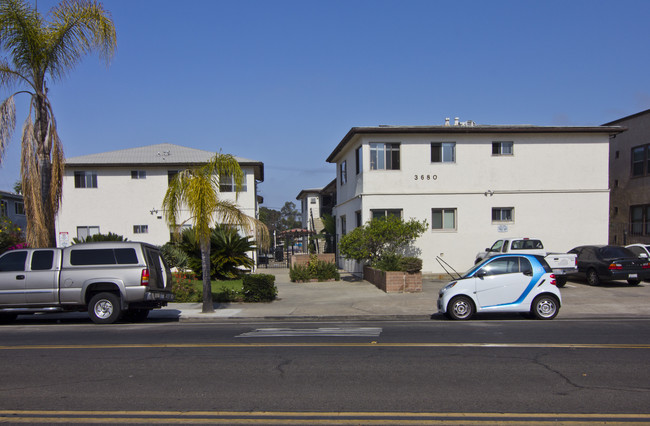 3670-3680 Park Blvd in San Diego, CA - Foto de edificio - Building Photo