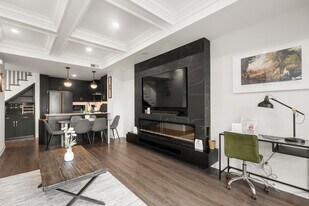 3567 Lake Shore Blvd W in Toronto, ON - Building Photo