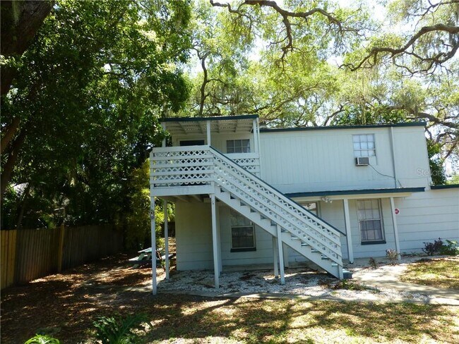 643 Wisteria Ct-Unit -#D in Dunedin, FL - Building Photo - Building Photo