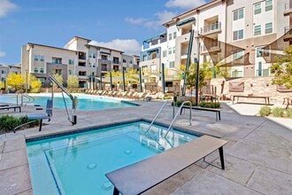 Array Vista Canyon in Santa Clarita, CA - Foto de edificio - Building Photo