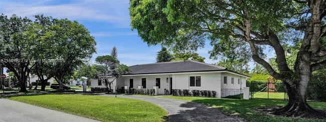 7941 SW 143rd St in Palmetto Bay, FL - Building Photo - Building Photo