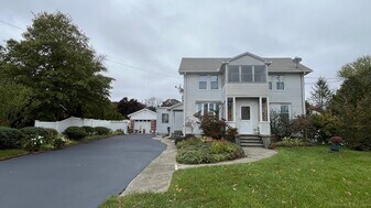 18 Coe Ln in Ansonia, CT - Building Photo