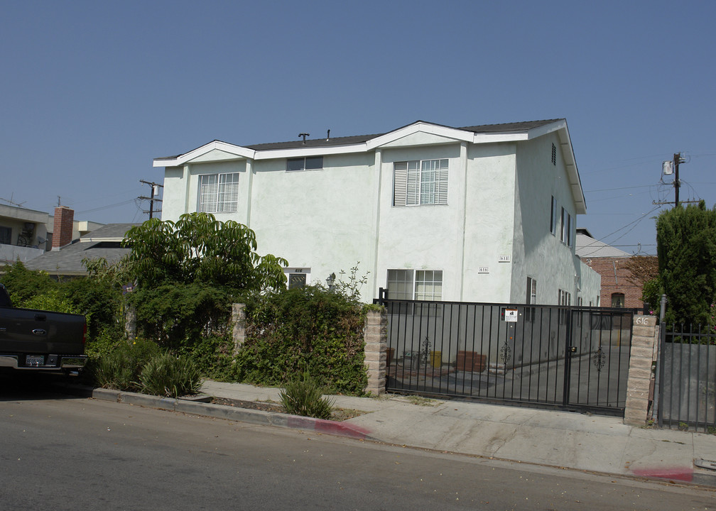 616 Manhattan Pl in Los Angeles, CA - Building Photo