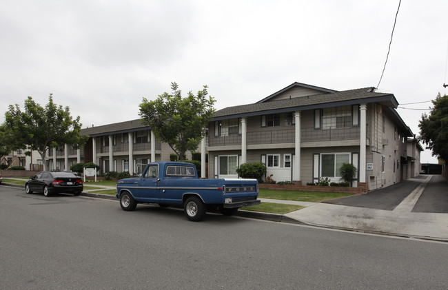 Crescentwood Apartments in Buena Park, CA - Building Photo - Building Photo