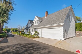 134 S Carmelina Ave in Los Angeles, CA - Building Photo - Building Photo