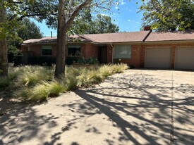 1717 30th St in Lubbock, TX - Building Photo