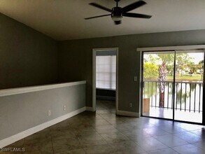 124 Santa Clara Dr in Naples, FL - Foto de edificio - Building Photo