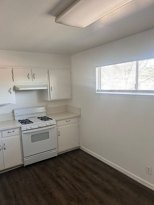 820 Sutter Ave in Modesto, CA - Building Photo - Building Photo