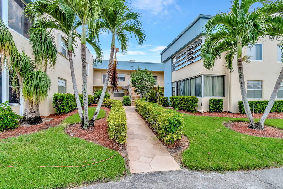 909 Flanders S in Delray Beach, FL - Building Photo