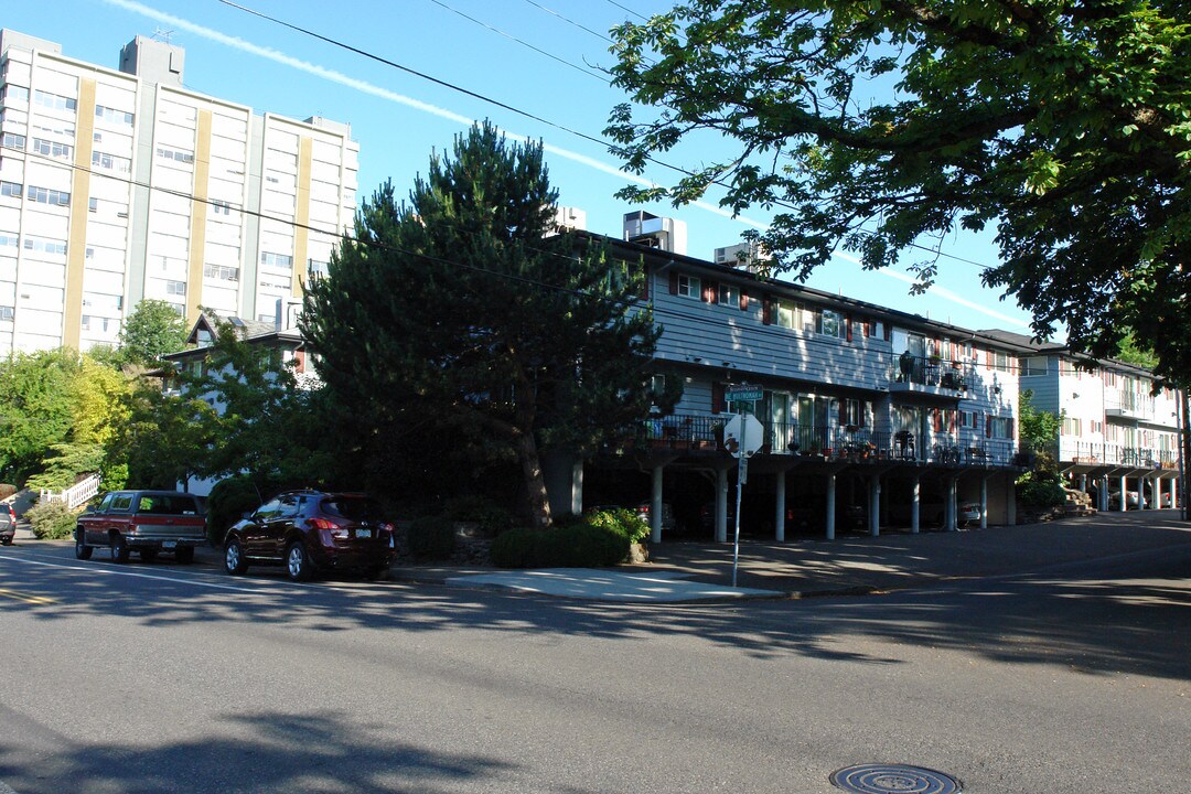 1807 NE Multnomah St in Portland, OR - Building Photo