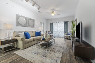 Vineyard Springs in San Antonio, TX - Building Photo - Building Photo