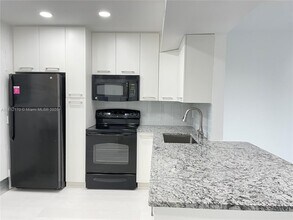 2810 NE 201st Terrace in Miami, FL - Building Photo - Building Photo
