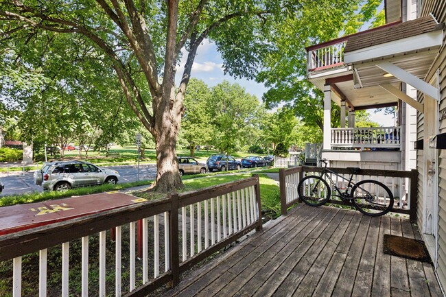 629 Oak St SE in Minneapolis, MN - Building Photo - Interior Photo