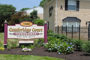 Cambridge Court Townhomes in Elyria, OH - Building Photo