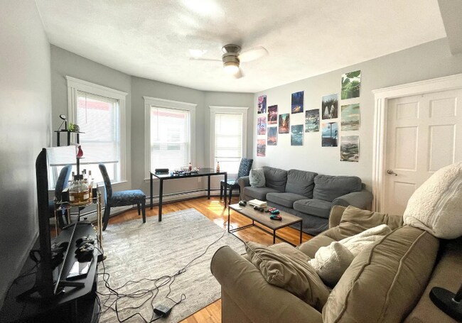 12 Berwick Rd, Unit 1 in Medford, MA - Foto de edificio - Building Photo