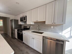 5297 Washington St in Boston, MA - Foto de edificio - Building Photo