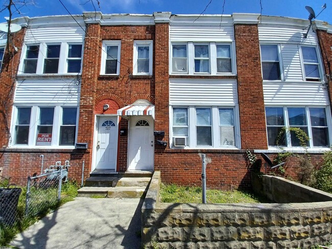 property at 715 N Michigan Ave
