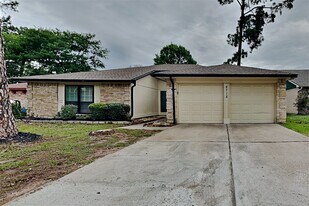 4718 Lost Lake Ln in Spring, TX - Building Photo